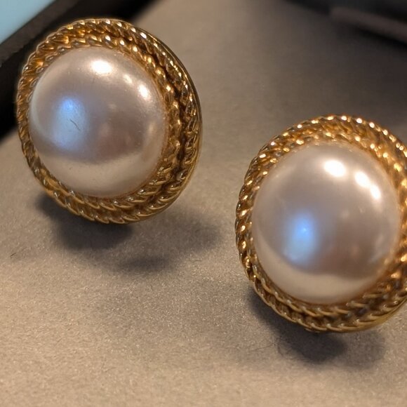 Elegant Fashion pearl stud earrings - Picture 2 of 3